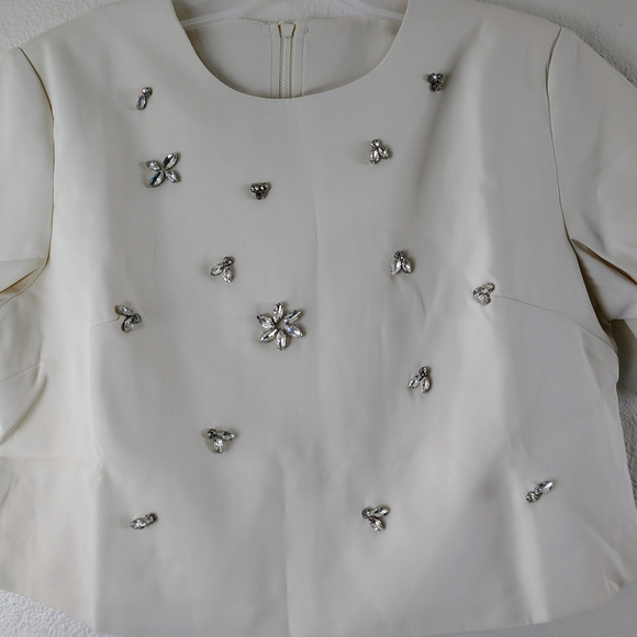 Erqi White Embellished 2 Piece Top & Skirt Set Crystal Floral Size L NWOT - Picture 3 of 15